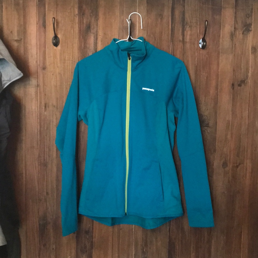 Patagonia women’s wind shield jacket